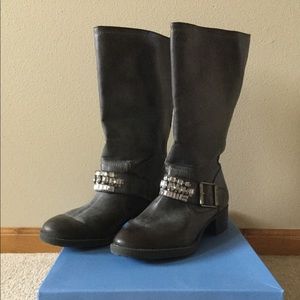 Women ‘s Gray Boots Size 9.5